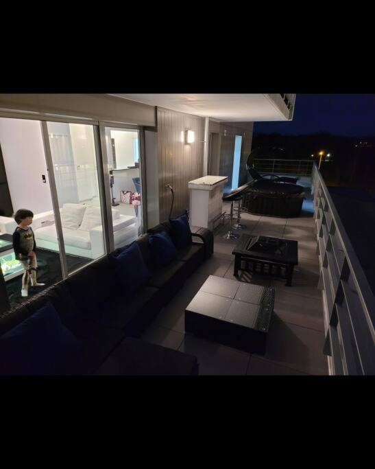 סן-ג'ניס-פולי Appartement Neuf Moderne + Parking, Geneve מראה חיצוני תמונה